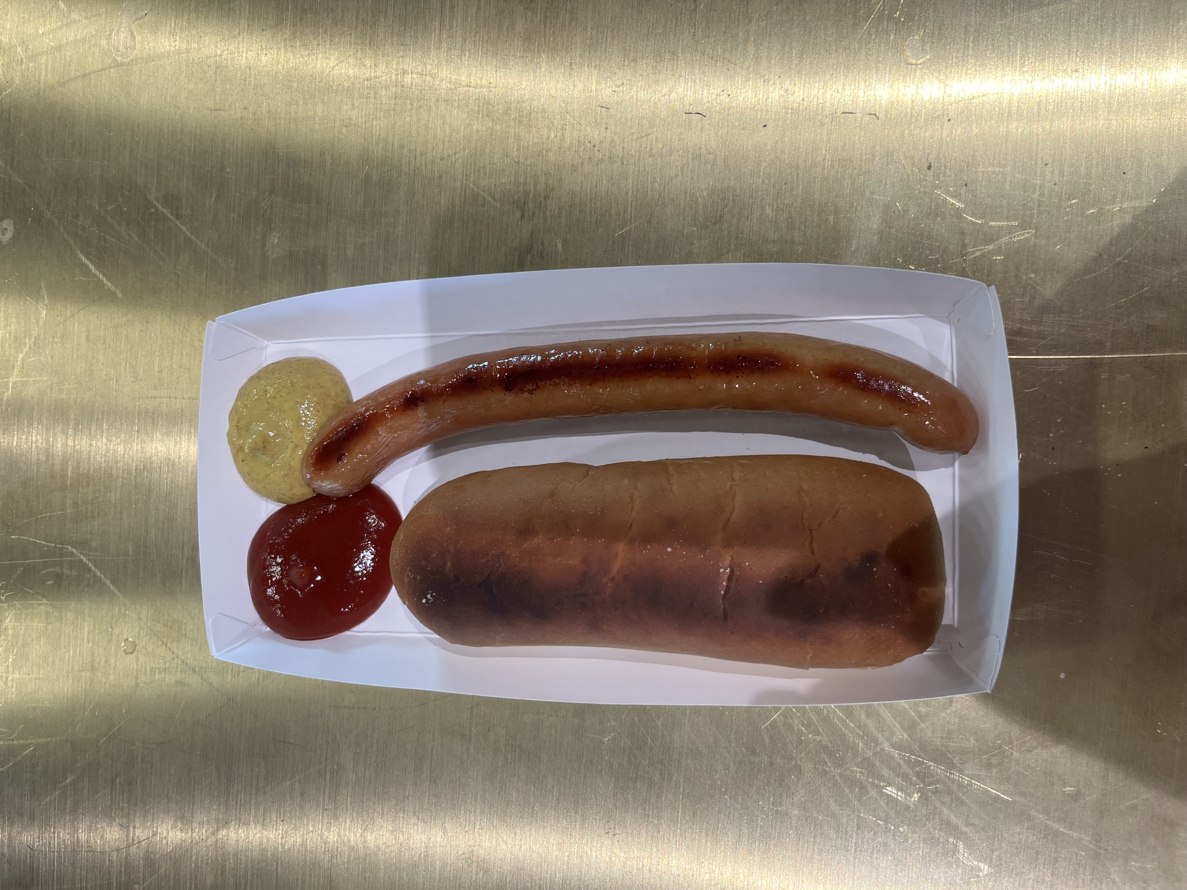 Ristet pølse m/brød